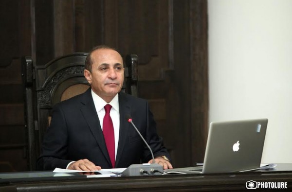 Հովիկ Աբրահամյանը բարդ ընտրության առջև է կանգնած