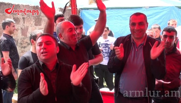 Սամվել Ալեքսանյանը  ձայնակցում է Ապարանցի Դավոյին (տեսանյութ)