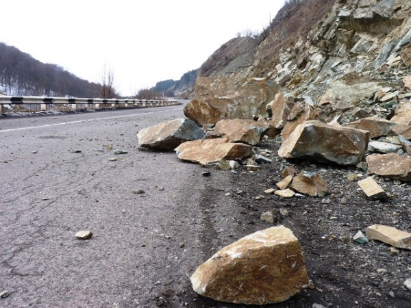 Աղնջաձոր գյուղի մոտակայքում քարաթափում է տեղի ունեցել