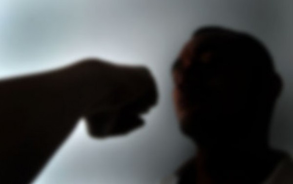 Հայրն ու որդիները հայհոյել և ծեծել էին ոստիկաններին