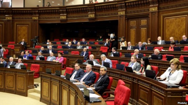 Այսուհետ արգելանք կդրվի միայն պարտքի չափով. օրենքն ընդունվեց միաձայն