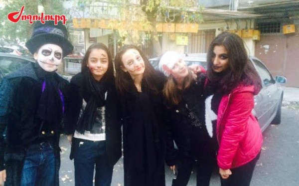Պուշկինի դպրոցի աշակերտները տոնում են Հելոուինը Երևանում (տեսանյութ)