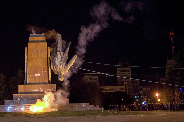 Ուկրաինայում մեկ տարում Լենինի 500 արձան է ապամոնտաժվել