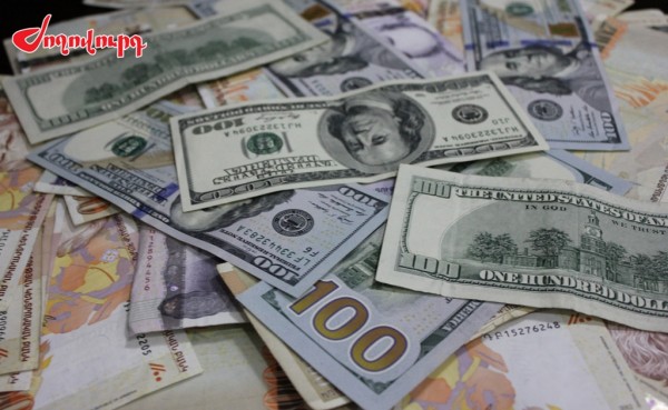 Դոլարի փոխարժեքը նվազել է, եվրոյինը՝ աճել
