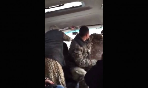 Գավառ-Երևան երթուղայինի վարորդն ինքնամոռաց երգում է ուղևորների համար (տեսանյութ)