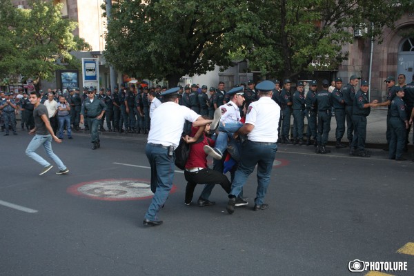 Բաղրամյան պողոտայից ակտիվիստներ են բերման ենթարկվել