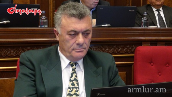 ԱԺ պատգամավոր Ռուբիկ Հակոբյանն ագրեսիվացել է լրագրողների նկատմամբ. նա բռունցքով հարվածել և հայհոյել է լրագրողին (ֆոտո, վիդեո)