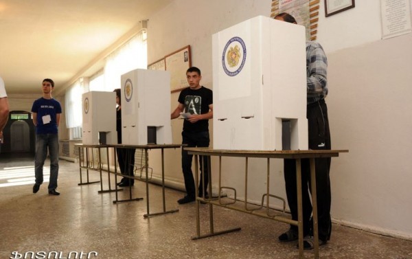 Դիտորդին հայհոյած հանձնաժողովի նախագահ. լրագրողները խոչընդոտում են մեր աշխատանքը, ստիպված ենք տեսախցիկ բերել