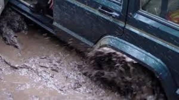 Ավտոմեքենան արգելափակվել է ցեխակույտում