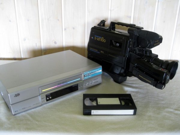 18918265-vhs_recorder_camera_and_cassette-1478771000-650-5fac122ccb-1478850428