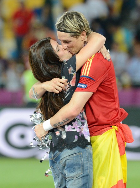 Spanish forward Fernando Torres kisses h