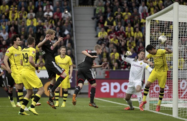 Bayer Leverkusen's Bender scores goal against Borussia Dortmund during the German first division Bundesliga soccer match in Leverkusen