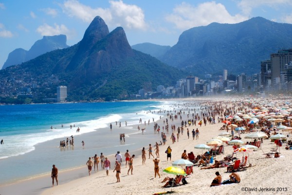 5639855-R3L8T8D-1000-ipanema-beach1