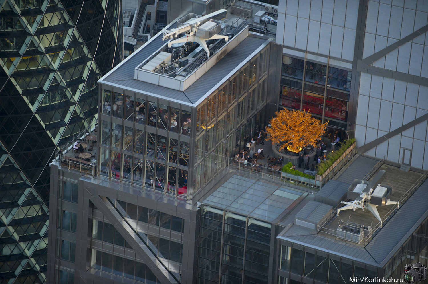 Видео tower. Heron Tower в Лондоне. Ресторан на крыше небоскреба. Ресторан на крыше высотки. Heron Tower в Лондоне ресторан.