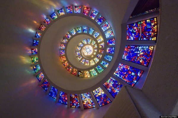 o-GLORY-WINDOW-SPIRAL-STAINED-GLASS-WINDOW-900