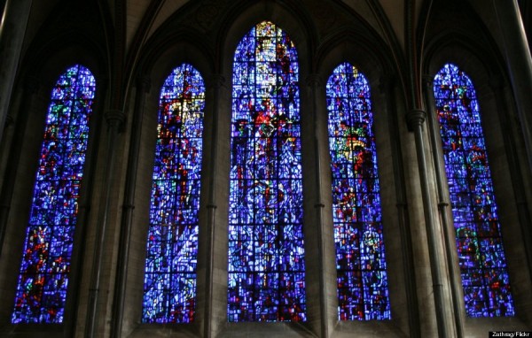 o-SALISBURY-CATHEDRAL-STAINED-GLASS-WINDOW-900