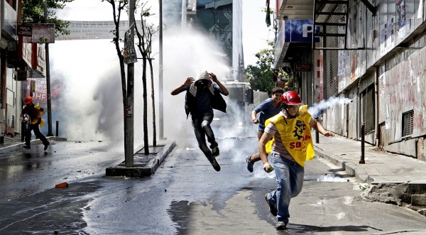 Clashes in Istanbul during anti-government protests
