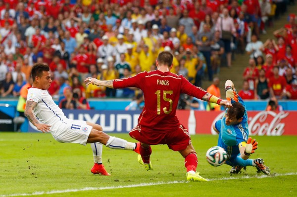 Spain v Chile: Group B - 2014 FIFA World Cup Brazil