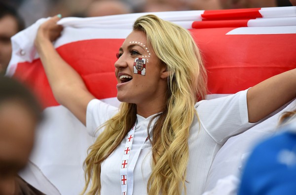 FBL-WC-2014-MATCH23-URU-ENG-FANS