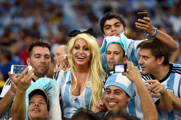 FBL-WC-2014-MATCH11-ARG-BIH-SUPPORTERS