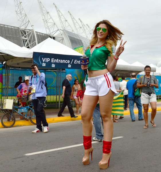 FBL-WC-2014-MATCH17-BRA-MEX-FANS