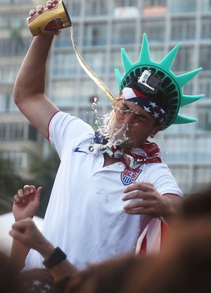 FBL-WC-2014-MATCH56-BEL-USA-FANS