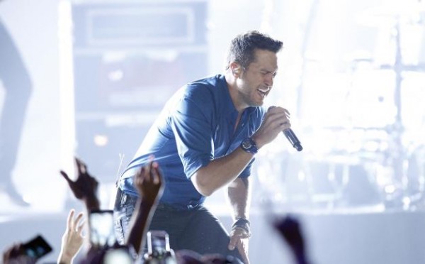 Luke Bryan performs during the 2014 CMT Music Awards in Nashville