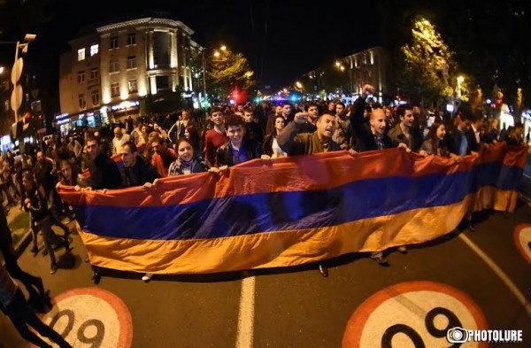 Triple political forces hold a rally in Freedom Square