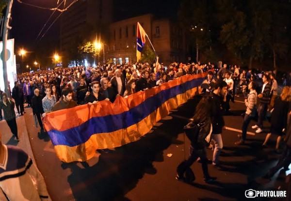 Triple political forces hold a rally in Freedom Square