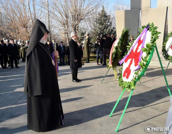 RA President Serzh Sargsyan visited the military cemetery Yerablur
