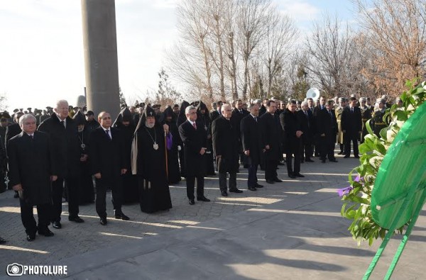 RA President Serzh Sargsyan visited the military cemetery Yerablur