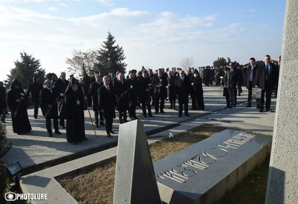 RA President Serzh Sargsyan visited the military cemetery Yerablur