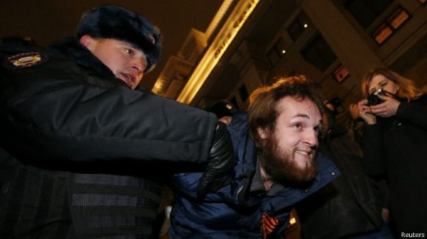 150116024727_moscow_rally_arrest_624x351_reuters