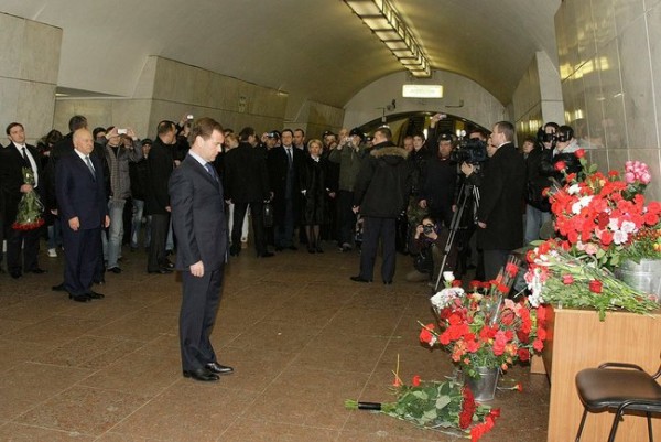 Medvedev_at_Lubyanka_metro_station_2