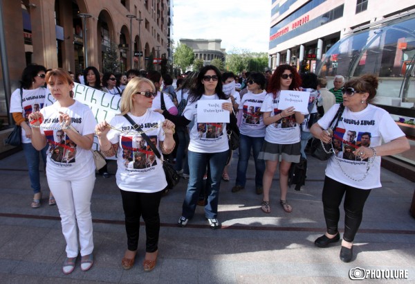 'The Women's Front' initiative held a protest march in support of detained political prisoners on Northern Avenue