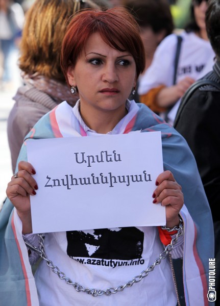 'The Women's Front' initiative held a protest march in support of detained political prisoners on Northern Avenue