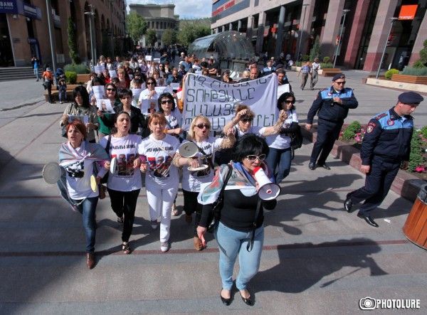 'The Women's Front' initiative held a protest march in support of detained political prisoners on Northern Avenue