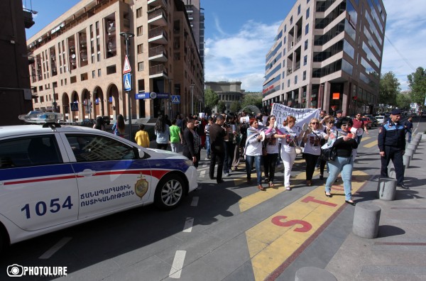 'The Women's Front' initiative held a protest march in support of detained political prisoners on Northern Avenue