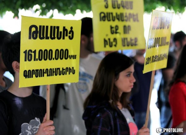 Students' unions 'Nikol Aghbalyan' and ARF Armenia's youth hold a protest action against energy price increase in front of  the RA Government's building