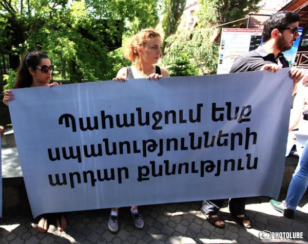 The relatives of the killed soldiers in peaceful time rally in front of Baghramyan metro station