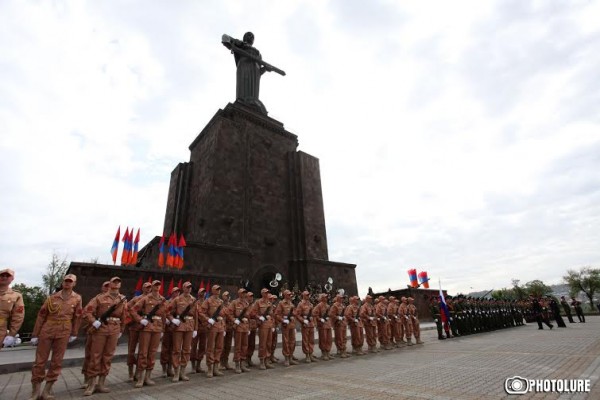 The leadership of the RA Government, the RA Ministry of Defense, the RA Armed Forces, representatives of international organizations and veterans pay a visit to Yerevan's  Victory Park