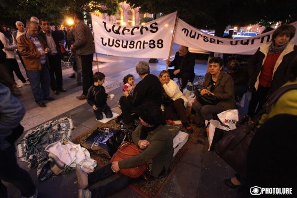 Workers of Nairit plant staged a protest sit-in in front of the RA Government’s building