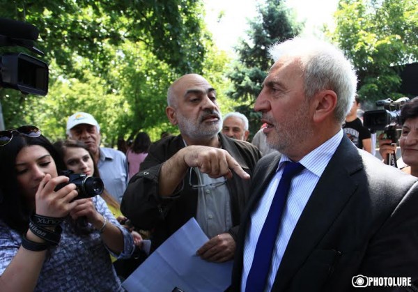 The relatives of the killed soldiers in peaceful time rally in front of Baghramyan metro station