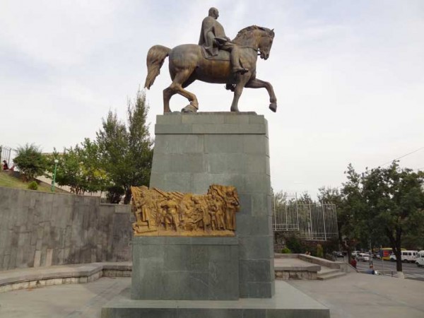 yerevan-marshal-baghramyan-statue-01