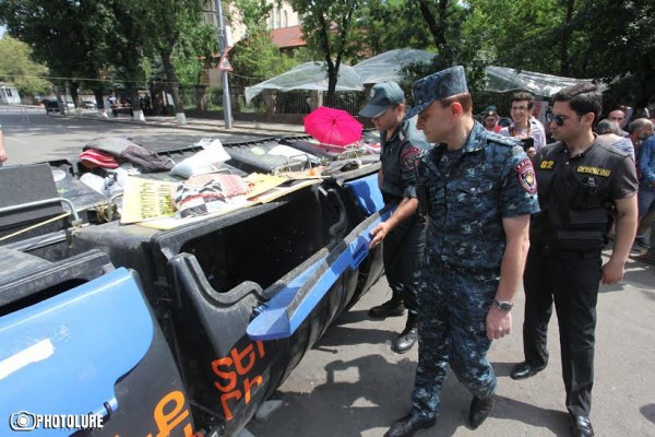 Everyday life of the 6th day of protest action against electricity price increase in Baghramyan Avenue