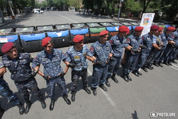 On the 14th day of the protest action against electricity price increase the Police undertook the works of opening Baghramyan Avenue