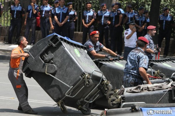 On the 14th day of the protest action against electricity price increase the Police undertook the works of opening Baghramyan Avenue