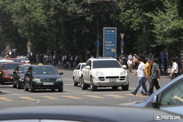 Over two weeks lasted protest action against electricity price increase police forces could open one of the main avenues of Yerevan Baghramyan Avenue