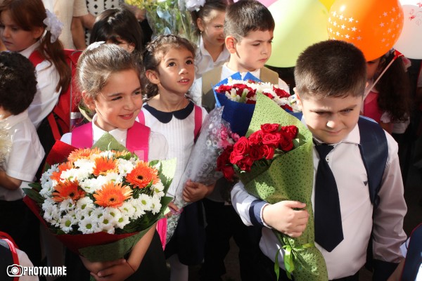 RA Minister of Defense Seyran Ohanyan paid a visit to the Specialized Secondary School after P. Tchaikovsky in frames of the Knowledge Day