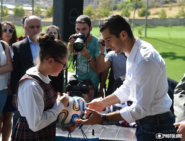 Henrikh Mkhitaryan attended a charity program at the RA Football Academy